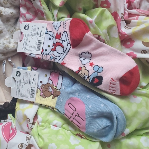 Sanrio Hello Kitty Sock set 2 pairs - Picture 2 of 5